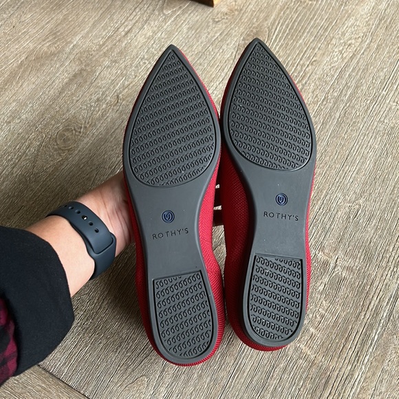 Point Rothy’s in red - Picture 4 of 5